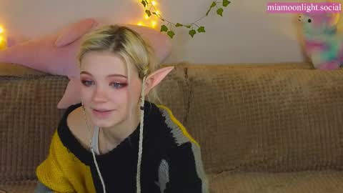 Snapshot of moonlight_mia chatting on 12, 3, 2025 Mia   online show from 12, 3, 2025