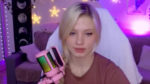 Snapshot of moonlight_mia chatting on 14, 10, 2025 Mia   online show from 14, 10, 2025