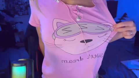 Snapshot of moonlight_mia chatting on 18, 10, 2025 Mia   online show from 18, 10, 2025