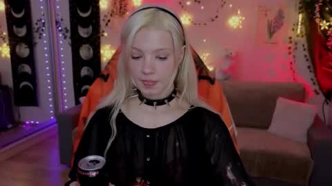 Snapshot of moonlight_mia chatting on 25, 10, 2025 Mia   online show from 25, 10, 2025