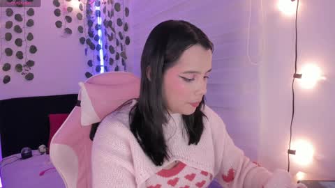 moonliight__ online show from 4, 1, 2025