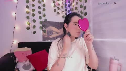 moonliight__ online show from 18, 9, 2025