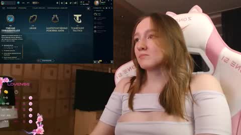 Snapshot of moonlish_siren chatting on 12, 10, 2025 Katrin online show from 12, 10, 2025