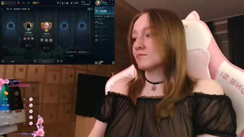 Snapshot of moonlish_siren chatting on 23, 10, 2025 Katrin online show from 23, 10, 2025