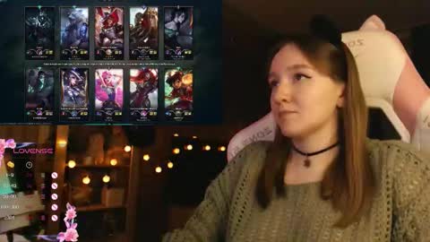 Snapshot of moonlish_siren chatting on 29, 10, 2025 Katrin online show from 29, 10, 2025