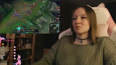 Snapshot of moonlish_siren chatting on 18, 11, 2025 Katrin online show from 18, 11, 2025