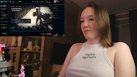 Snapshot of moonlish_siren chatting on 27, 11, 2025 Katrin online show from 27, 11, 2025