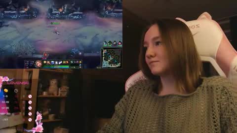 Snapshot of moonlish_siren chatting on 5, 12, 2025 Katrin online show from 5, 12, 2025