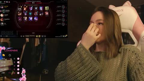 Snapshot of moonlish_siren chatting on 15, 12, 2025 Katrin online show from 15, 12, 2025