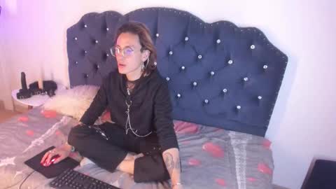 Moon online show from 3, 10, 2025