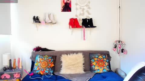 Moon online show from 2, 11, 2025