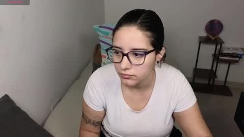 Snapshot of moonwoman_ chatting on 27, 4, 2026 Moon Woman online show from 27, 4, 2026