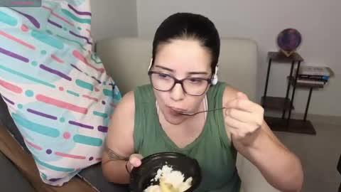 Snapshot of moonwoman_ chatting on 28, 4, 2026 Moon Woman online show from 28, 4, 2026