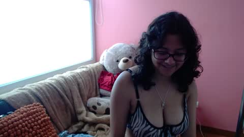 Snapshot of mora_haze chatting on 2, 12, 2024 Mora Haze 3 online show from 2, 12, 2024