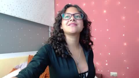Snapshot of mora_haze chatting on 4, 1, 2025 Mora Haze 3 online show from 4, 1, 2025