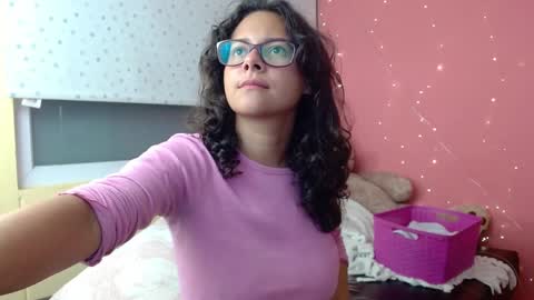 Snapshot of mora_haze chatting on 6, 1, 2025 Mora Haze 3 online show from 6, 1, 2025