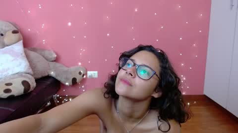 Snapshot of mora_haze chatting on 27, 1, 2025 Mora Haze 3 online show from 27, 1, 2025