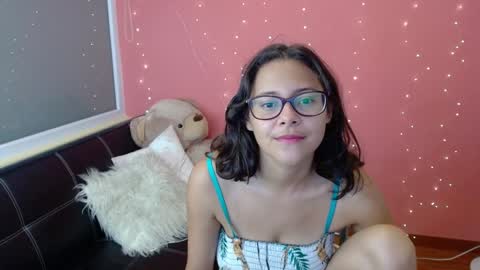 Snapshot of mora_haze chatting on 8, 2, 2025 Mora Haze 3 online show from 8, 2, 2025