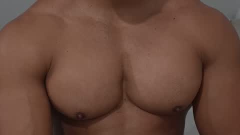 Snapshot of moreno1muscular chatting on 16, 11, 2025 moreno1muscular online show from 16, 11, 2025