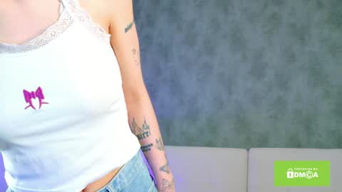 Snapshot of morninbunny_ chatting on 26, 4, 2026 Emilia online show from 26, 4, 2026