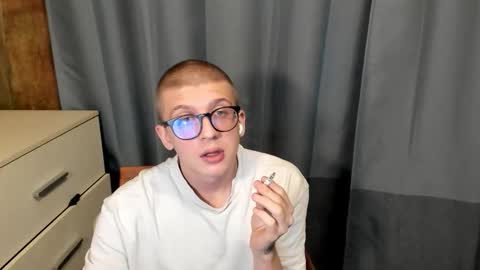 Snapshot of mortywithlove chatting on 18, 12, 2025 Morty online show from 18, 12, 2025