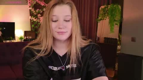 Snapshot of morvelyn chatting on 29, 4, 2026 morvelyn online show from 29, 4, 2026