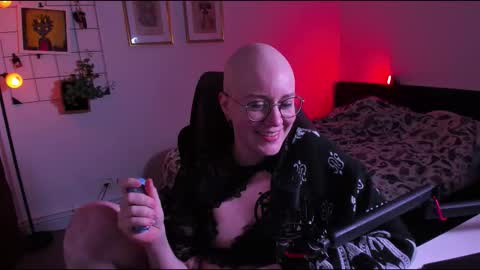 Snapshot of mossprince chatting on 8, 11, 2025 Cernos online show from 8, 11, 2025