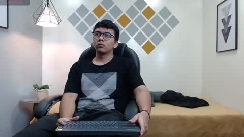 Mou Fly online show from 17, 9, 2025