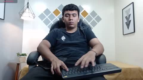 Mou Fly online show from 18, 9, 2025