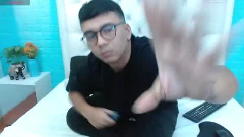 Mou Fly online show from 20, 9, 2025