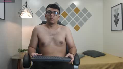 Mou Fly online show from 25, 9, 2025