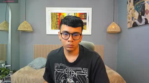 Mou Fly online show from 29, 9, 2025