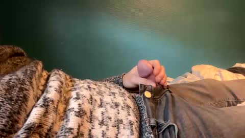 Snapshot of mouillelenos chatting on 14, 12, 2025 CamO online show from 14, 12, 2025