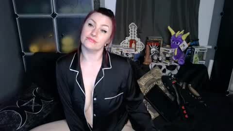 Snapshot of moxxxiemorbid chatting on 7, 3, 2025 Moxxxie Morbid online show from 7, 3, 2025