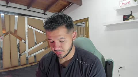 MIKEE online show from 3, 1, 2025