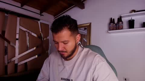 MIKEE online show from 8, 10, 2025