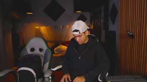 Snapshot of mr_mois chatting on 27, 6, 2026 mr_mois online show from 27, 6, 2026