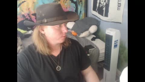 mr_strawberry online show from 12, 4, 2026