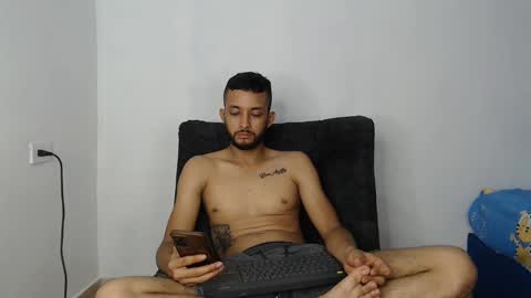 mr_wlopez013 online show from 10, 9, 2025