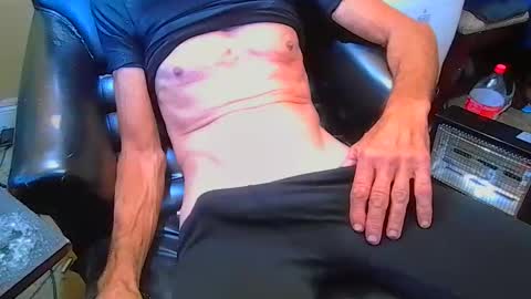 Snapshot of mrbiggirth69 chatting on 14, 11, 2025 mrbiggirth69 online show from 14, 11, 2025