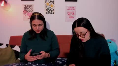 Snapshot of mrbuu_ chatting on 18, 5, 2026 Laura online show from 18, 5, 2026