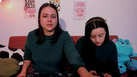 Snapshot of mrbuu_ chatting on 19, 5, 2026 Laura online show from 19, 5, 2026