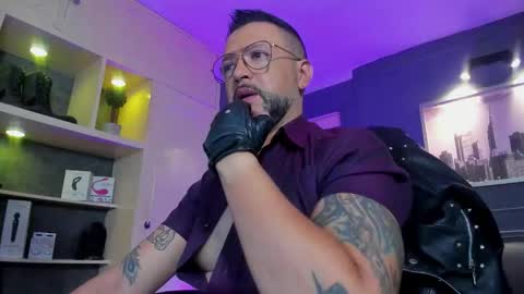 Snapshot of mrfrank_tattoo chatting on 1, 2, 2026 MrFrank. online show from 1, 2, 2026