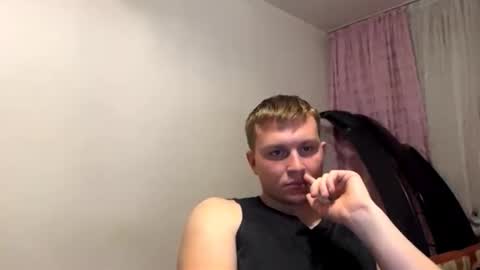 Snapshot of mrheat_ chatting on 3, 10, 2025 Max online show from 3, 10, 2025