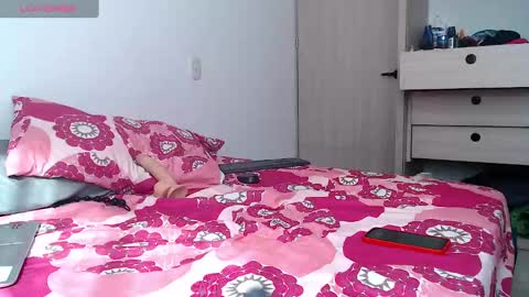 Snapshot of mrmickke chatting on 6, 12, 2024 INDEPENDT MODEL - Twitter mrmickke online show from 6, 12, 2024