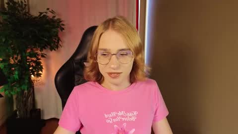 Snapshot of mrs_mills chatting on 12, 9, 2025 Barbie online show from 12, 9, 2025