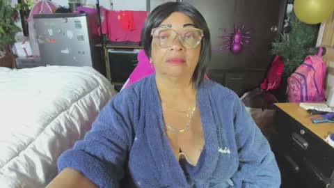 Snapshot of mrs_mommy chatting on 18, 11, 2025 mrs_mommy online show from 18, 11, 2025