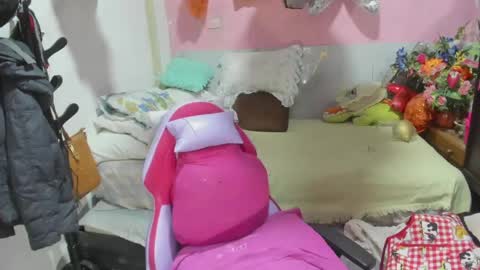 Snapshot of mrs_mommy chatting on 8, 5, 2026 mrs_mommy online show from 8, 5, 2026