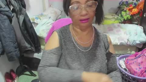 Snapshot of mrs_mommy chatting on 12, 5, 2026 mrs_mommy online show from 12, 5, 2026