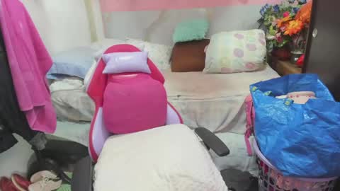Snapshot of mrs_mommy chatting on 25, 5, 2026 mrs_mommy online show from 25, 5, 2026